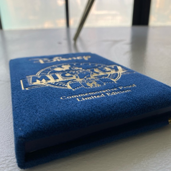 Disney 60th Mickey limited Edition book brochure cover - Picture 8 of 9